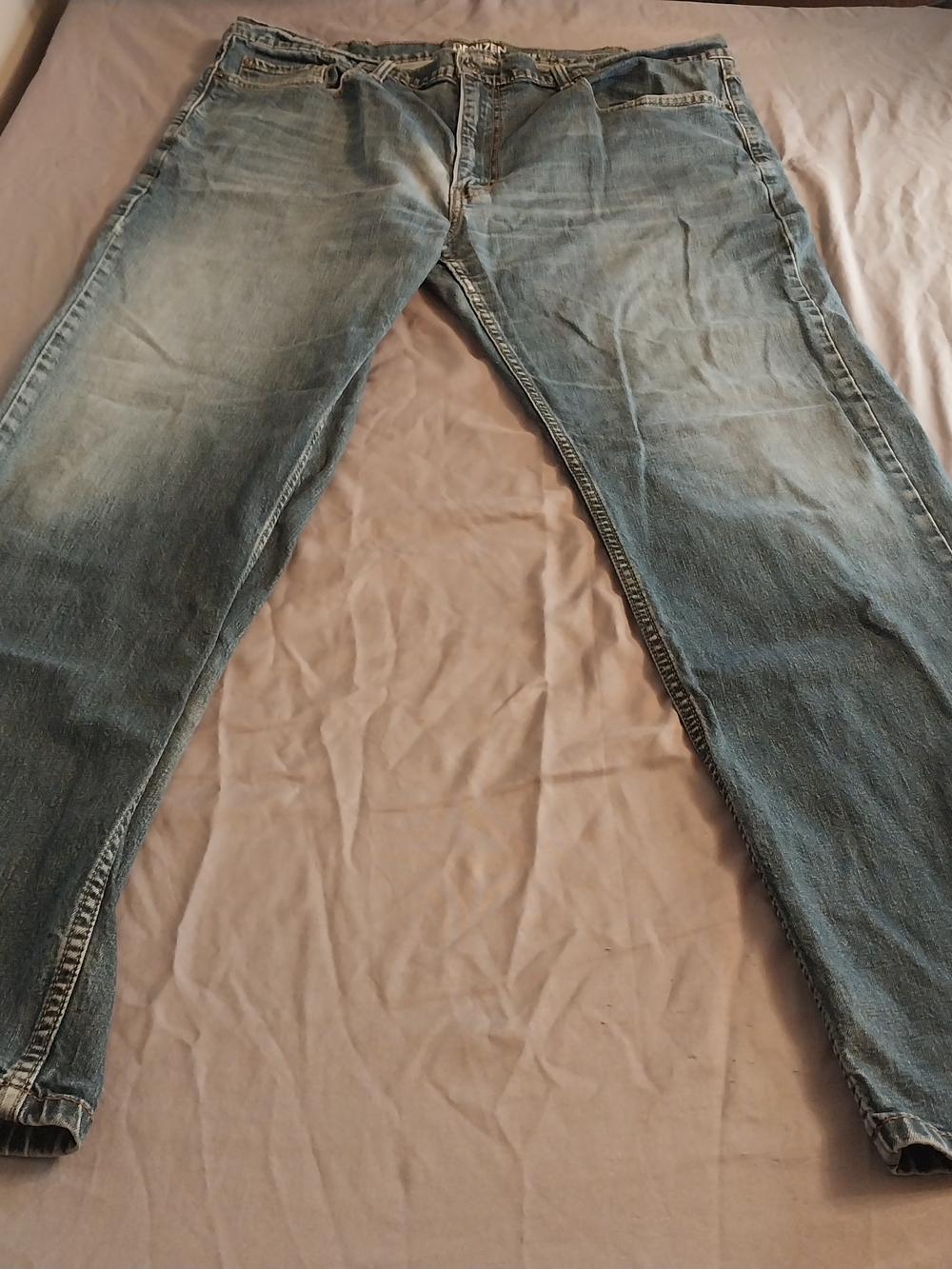 DENIZEN from Levi's men's jeans in size 42x32. #083